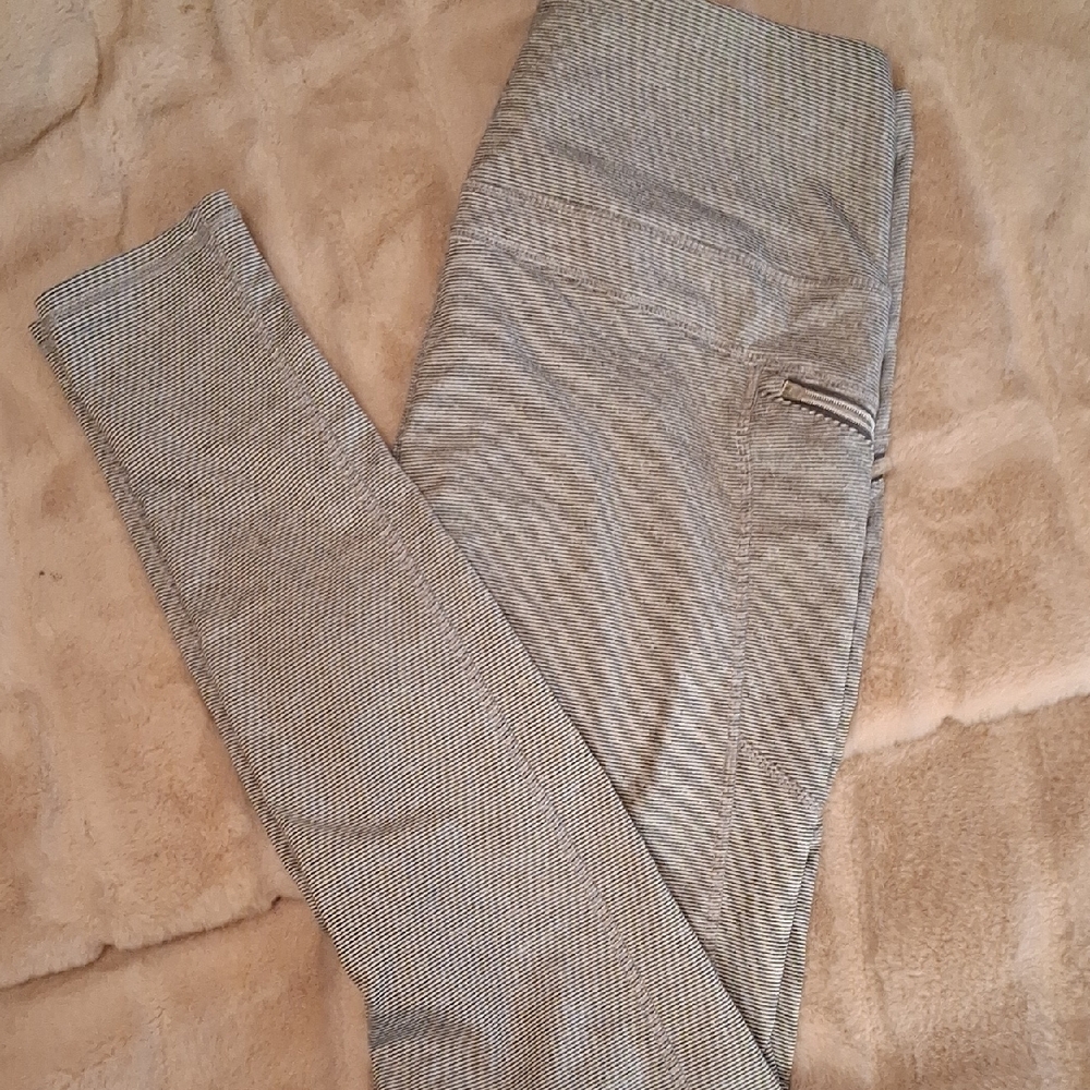 Kyodan Gray and White Striped Active Leggings